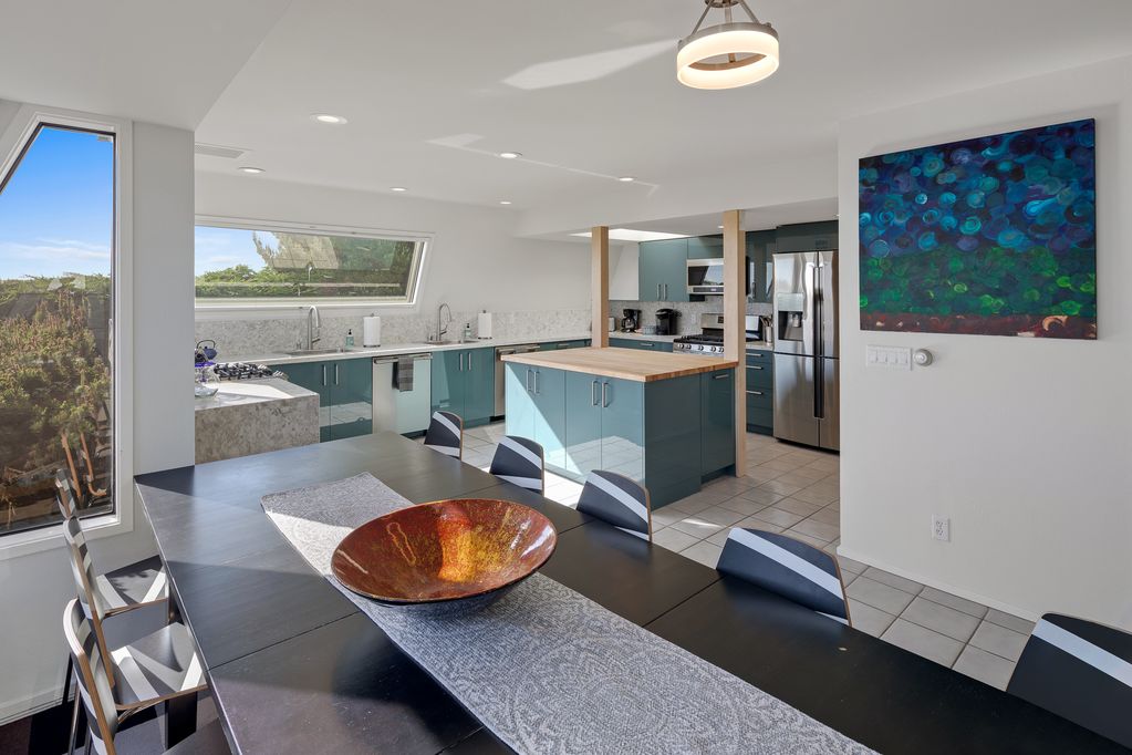 Double gourmet kitchen and 12-seat dining room